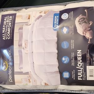 Serta 300 Thread Count White Down Fiber Seasons Warmth Comforter, Full/Queen,